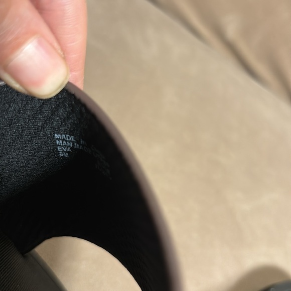 New Michael Kors Monogram Slide -Brown/Blackk with Gold logo-Size 8M - Picture 8 of 9